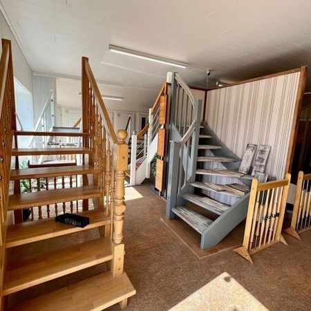 Showroom Ausstellung - verschiedene Treppenbeispiele