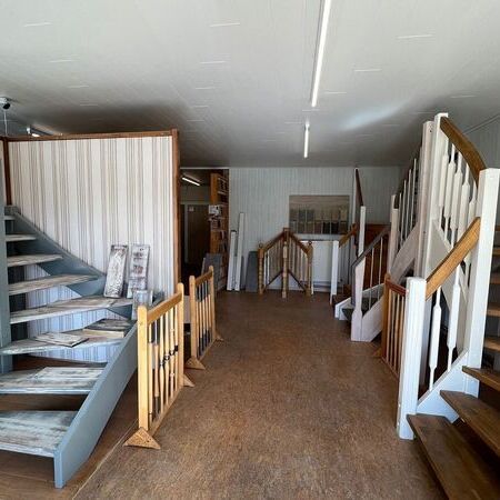 Showroom Ausstellung - verschiedene Treppenbeispiele